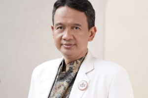 dr. Umar Nur Rachman, Sp.PD, Cek Jadwal Dokter Spesialis Penyakit Dalam Gresik