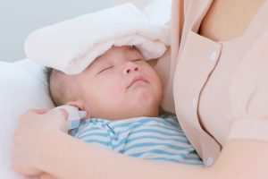 Penyebab dan Cara Menurunkan Demam pada Bayi