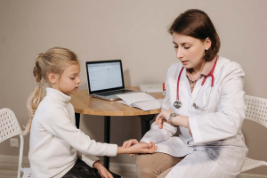 Rekomendasi Dokter Spesialis Anak Rembang, Yuk Catat Jadwalnya