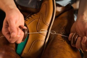 kapan sepatu harus dibawa ke reparasi sepatu